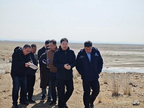 东乌珠穆沁旗旗委副书记、政府旗长常胜一行深入额盐公司调研